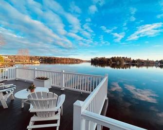 Romantic Waterfront Getaway with an optional MotorBoat - Bethel - Balcón