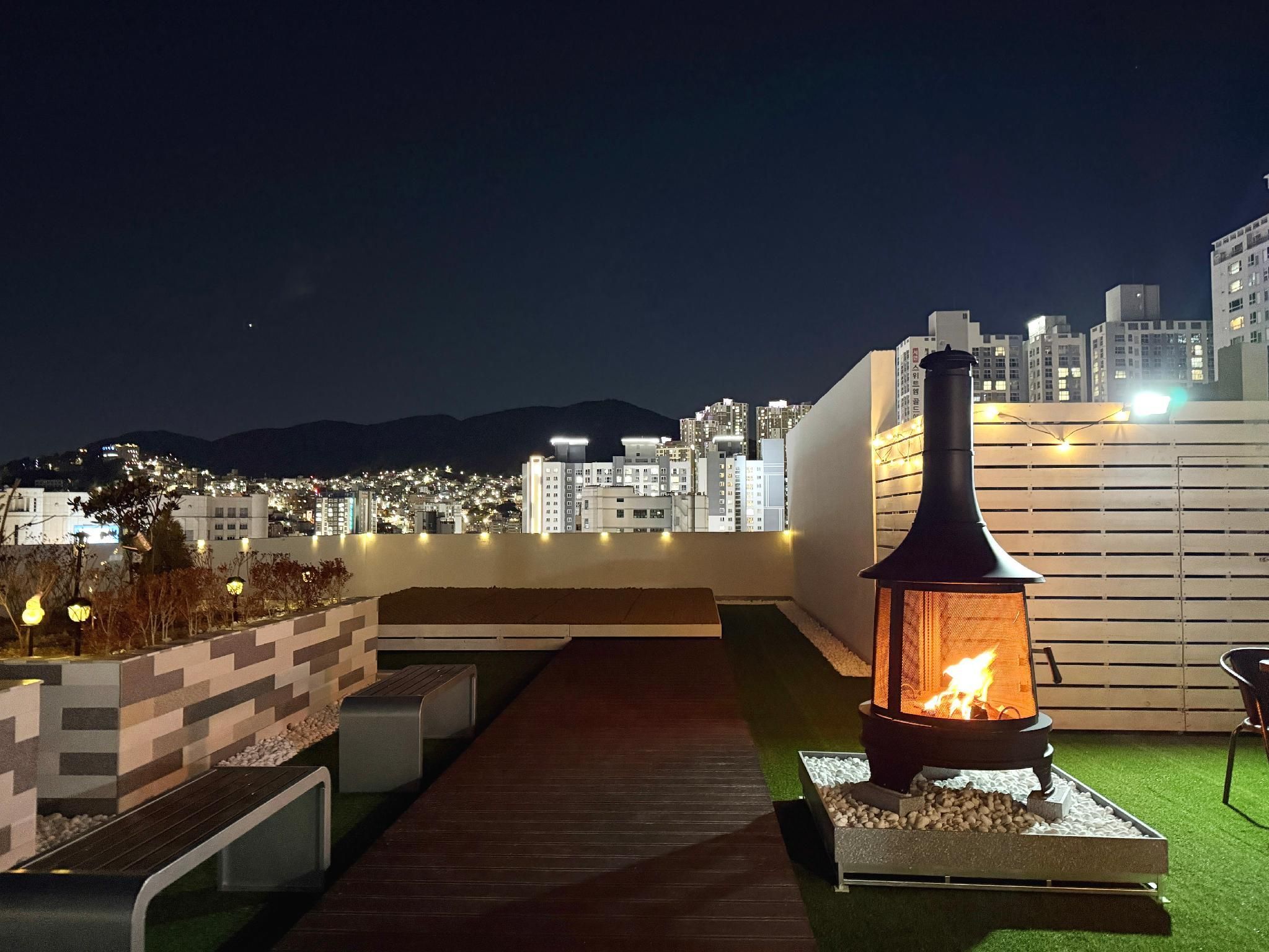 Build1 Hostel, Seomyeon, Busan, South Korea - פוסן - מרפסת