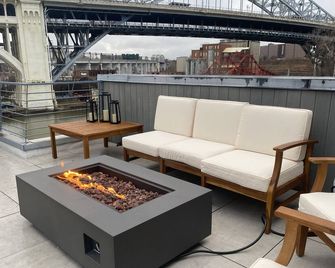 Modern retreat in the heart of Cleveland - كليفيلاند (أوهايو) - شرفة