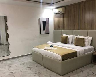 Patricia Hotel - Benin City - Bedroom