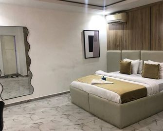 Patricia Hotel - Benin City - Bedroom