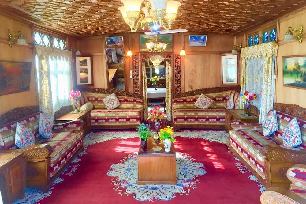 New Sea Palace Houseboats - Srinagar