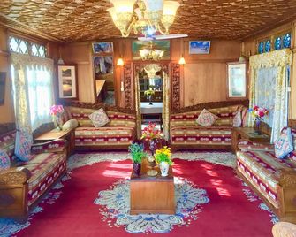 New Sea Palace Houseboats - Srinagar