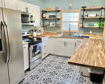 The Panacea Motel - Crawfordville - Kitchen