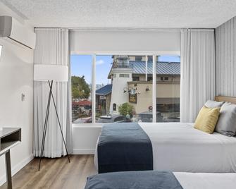 سي هاربور هوتل - سان دييغو - غرفة نوم