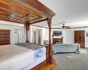 Oceanside Marina Suites - Oceanside