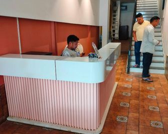 Pop 84453d Hotel Saibury (Lodge) - Bārāmati - Front desk