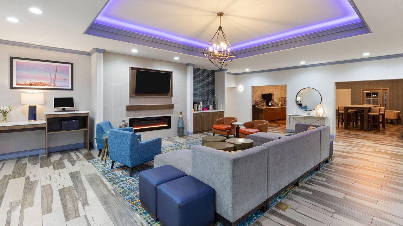 La Quinta Inn & Suites by Wyndham Oklahoma City - Moore