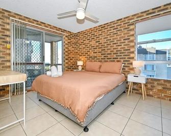 Location is Everything - Shops, Beaches, Views ZG3 - Caloundra - Bedroom