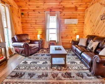 Secluded Two Bedroom Cabin w/ Hot Tub Dog Friendly - Louisa