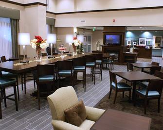 Hampton Inn and Suites Suisun City Waterfront - Suisun City - Restaurante