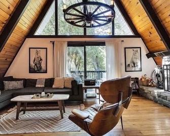Our Place: A-Frame - Twin Peaks - Living room