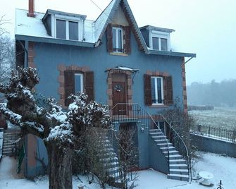 Les Buissonnets 'Salièri' apartment for 3 people in the Morvan - Saint-Honoré-les-Bains - Edificio