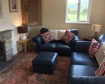 The Bailiff's House - Perfect for multiple dogs and their family. - Wadebridge - Living room