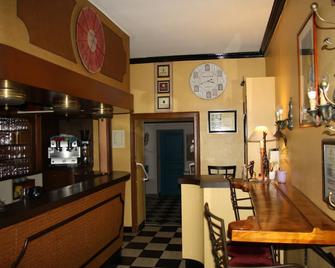 Village house small hotel with group gîte features - Saint-Pierre-des-Nids - Bar
