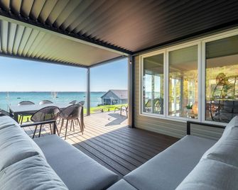 Le Castel Lake Front Fireplace Kayaks Pool Table Central Ac Bbq - Saint-Zotique - Balcón