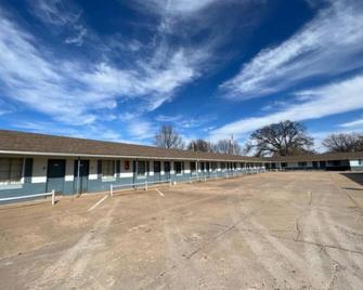 Room 22 - Standard Queen - Sleeps 4 - Harper Motel - Harper