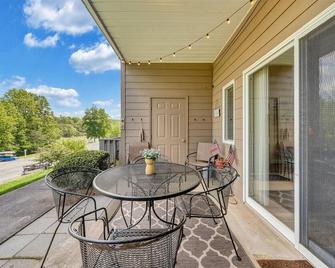 Mv70 - 2 Bedroom Condo At Mariners Sml - Huddleston - Balcón