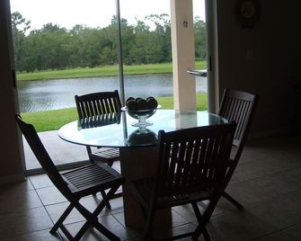 Water View Home, Family Friendly Community, HOA requires a 7-month lease - Lithia - Dining room