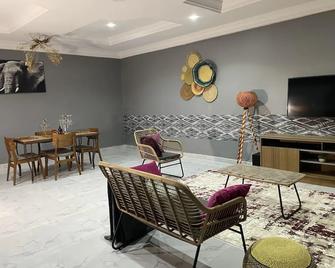 Tamaniroom- a Private 1bed - Tamale - Living room