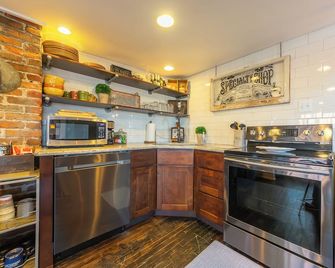 The Studio by Brandt is located at the heart of historic Downtown Northville. - Northville - Kitchen
