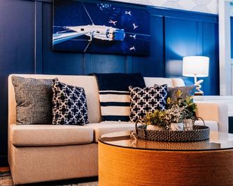 Salem Waterfront Hotel & Suites - Salem - Huiskamer