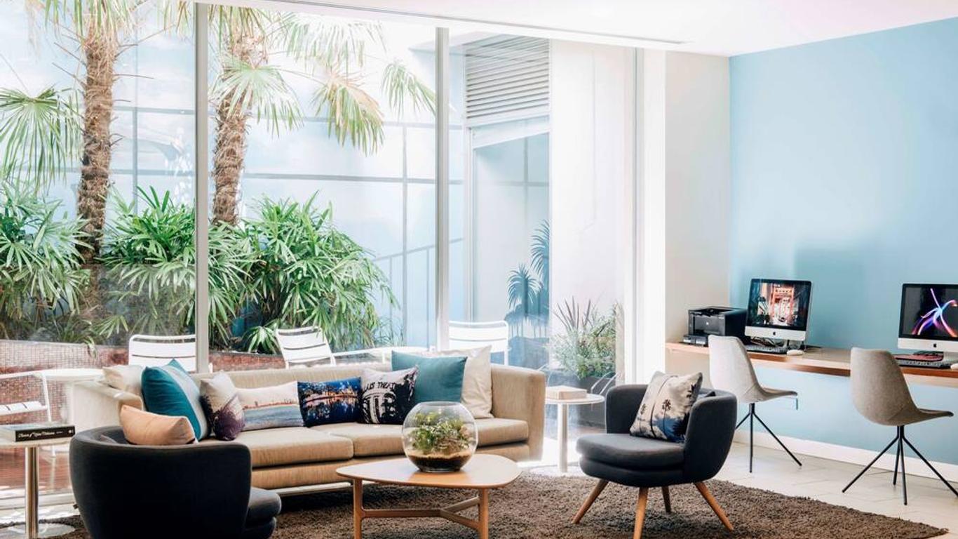 Saint Kilda Beach Hotel