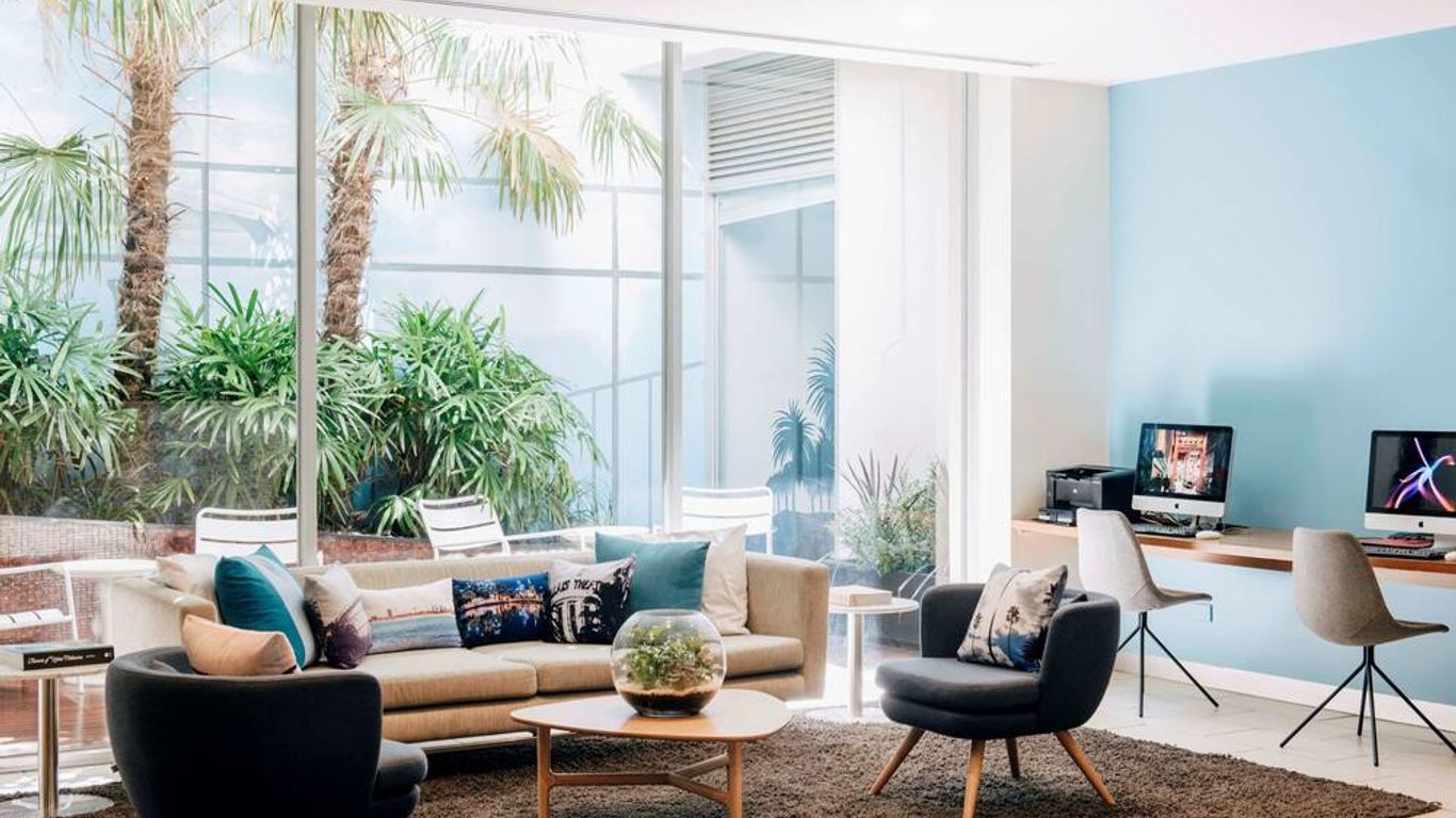 Saint Kilda Beach Hotel