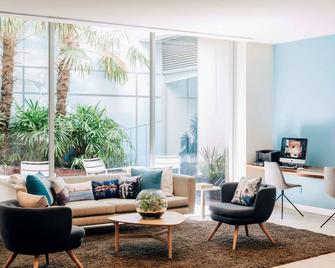 Saint Kilda Beach Hotel - מלבורן - סלון