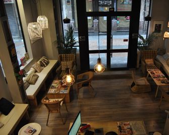 Quartier Bilbao Hostel - Bilbao - Lobby