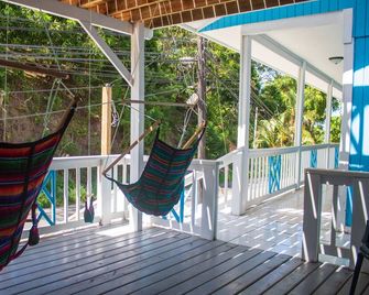 Near the beach family - West End - Balkon