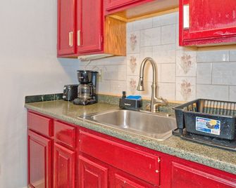 Historic Full Amenities 2br Apt @ Downtown Albany - Albany - Kitchen