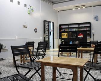 B Home - Hostel - Can Tho - Restaurante