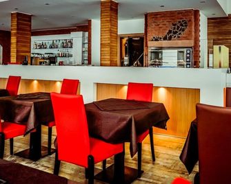 Hotel Fleur-de-Lys - La Chaux-de-Fonds - Bar