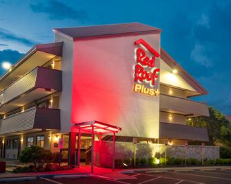 ريد روف إن بلس+ سيكاوكوز - مدولاندز - نيويورك سيتي - سيكوكس - مبنى