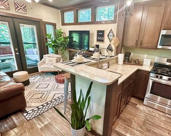 Deciduous Dreams in Deer Lick Falls - Monteagle - Keuken