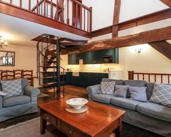 The Old Cider Press - Broadway - Living room