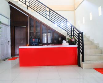 OYO 2138 Tiaz Homestay - Pekanbaru - Recepție