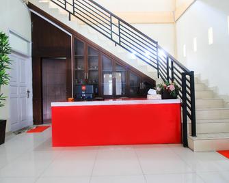 OYO 2138 Tiaz Homestay - Pekanbaru - Front desk