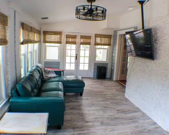 Blue Bayou Inn - Room 5 of 7 - Tarpon Springs - Soggiorno