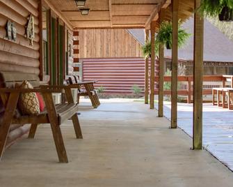 Caddo Hide Out #8 - Karnack - Patio