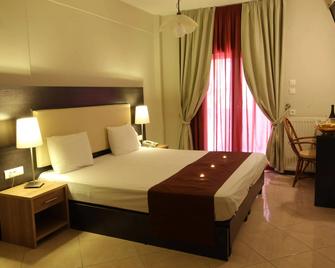 Meliton Inn Hotel & Suites by the beach - Néos Marmarás - Bedroom