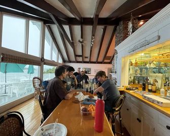 Luxury 5br Waterfront Beach Pool Decks Dock Panor Waterviews. Two Primary Suites - Bourne - Bar