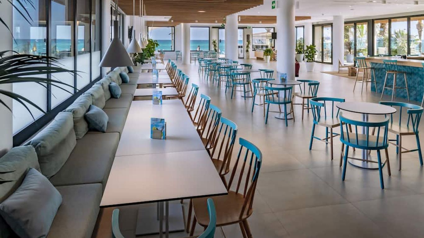 Caprici Beach Hotel & Spa