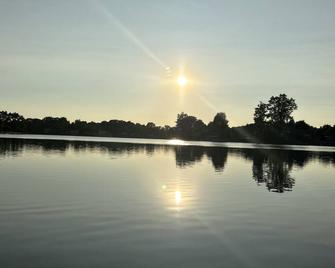 Summer Lake House MI - Troy - Outdoors view