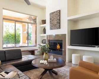 Sandflower by AvantStay Oasis w Pool Golf - Carefree - Living room