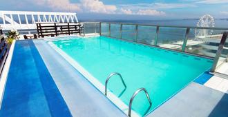 Microtel by Wyndham Mall of Asia - Pasay - Piscina