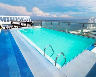 Microtel by Wyndham Mall of Asia - Pasay - Piscina