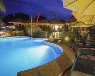 Hotel Cuna del Angel - Ballena - Piscina