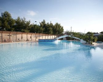 Oasiclub Hotel - Vieste - Havuz